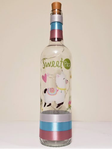 Bottle light with a llama, hearts and "Sweet Pea".
