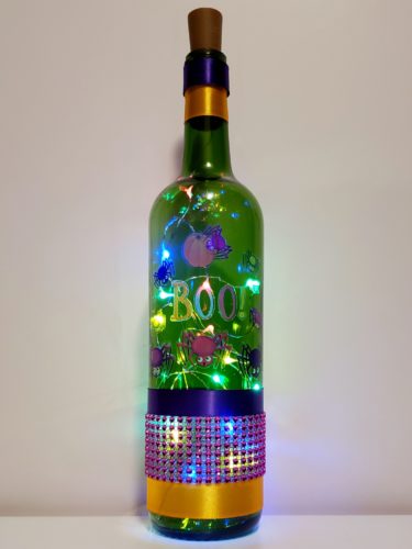 Bottle light with multicoloured spiders and "Boo!"